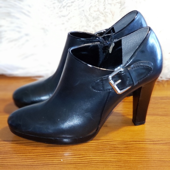 Ralph Lauren heeled booties black leather 7.5 M - Picture 3 of 10